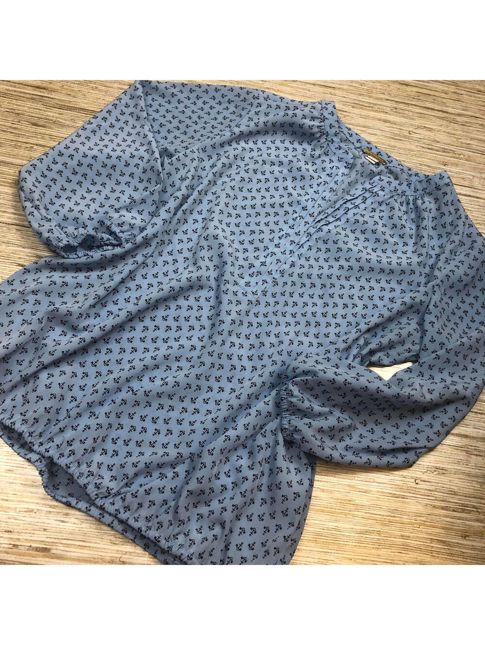 2232 Dana buchman split neck nautical blouse anchors BLUE sz L
